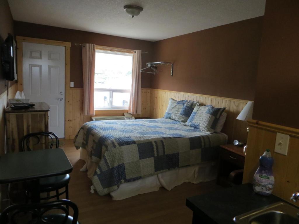 Fort Motel Fort Macleod Room photo
