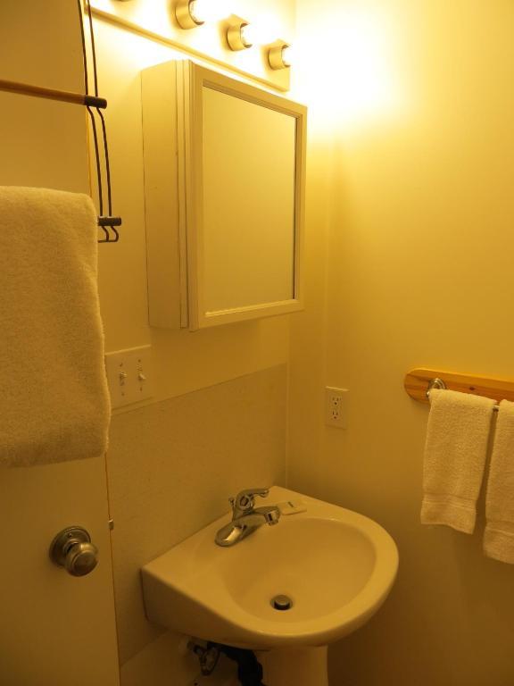 Fort Motel Fort Macleod Room photo