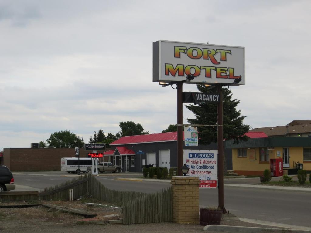 Fort Motel Fort Macleod Exterior photo