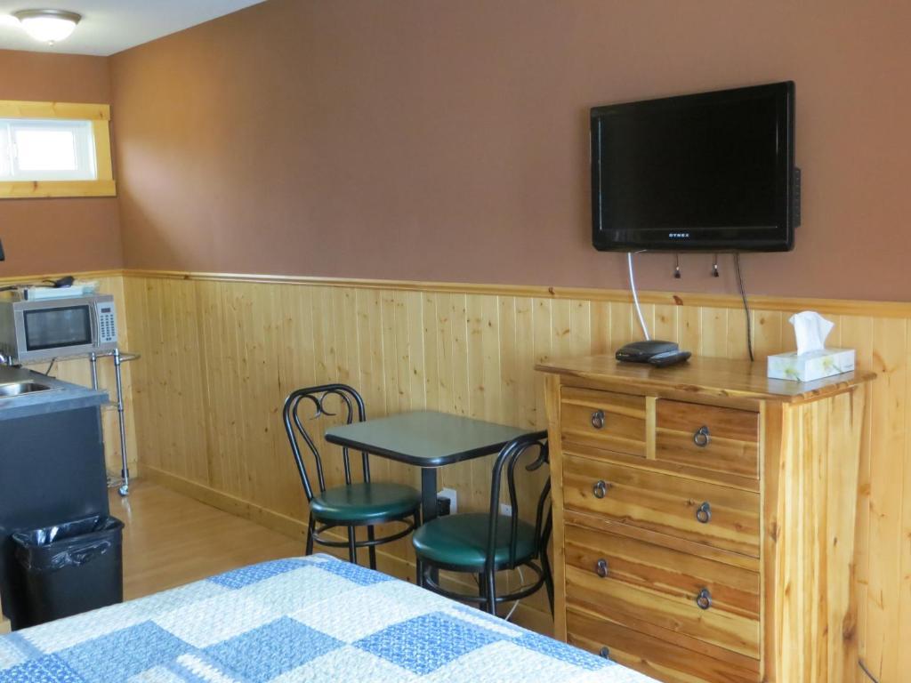 Fort Motel Fort Macleod Exterior photo