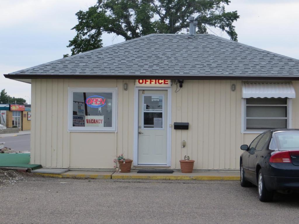 Fort Motel Fort Macleod Exterior photo