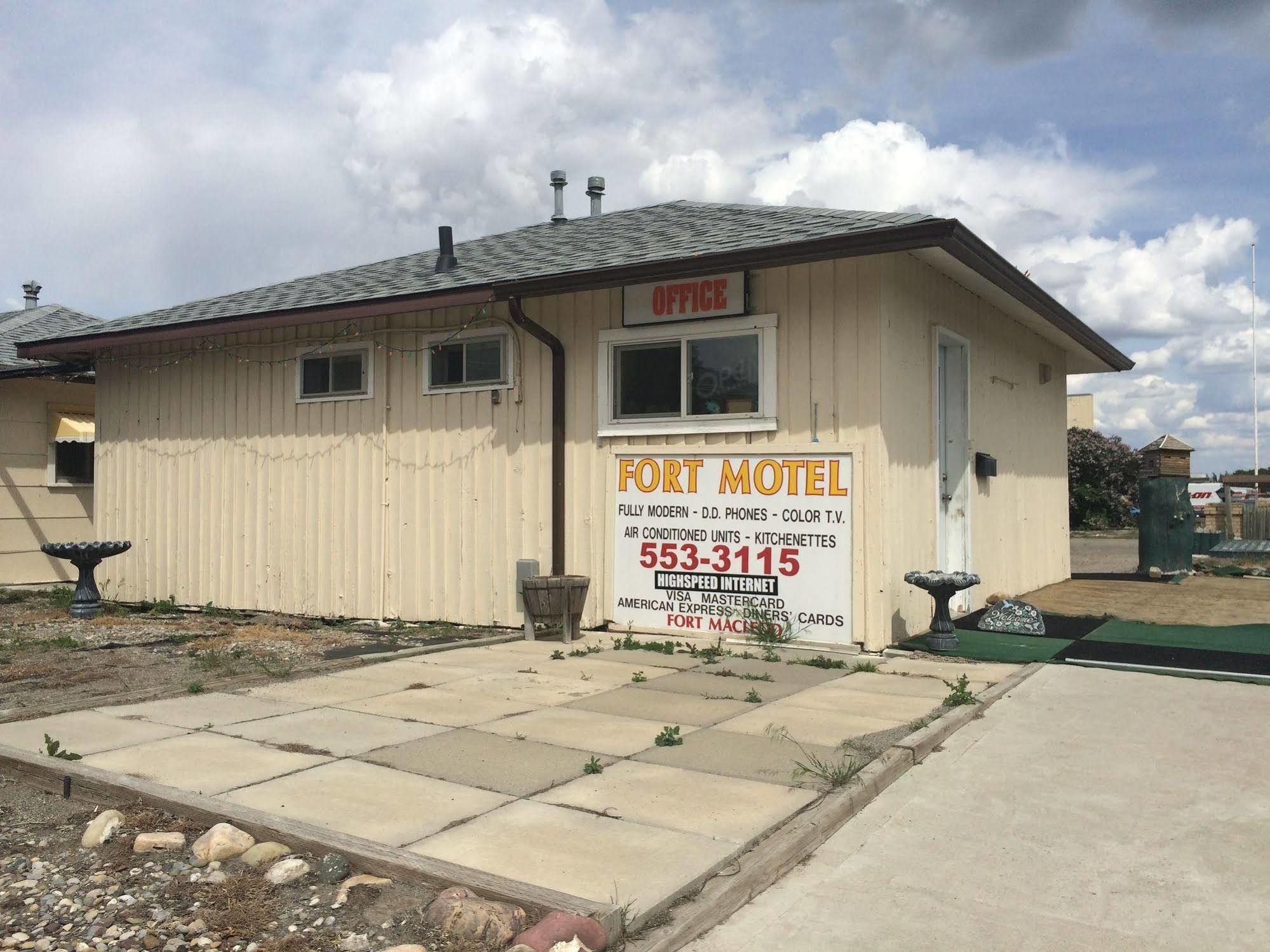 Fort Motel Fort Macleod Exterior photo