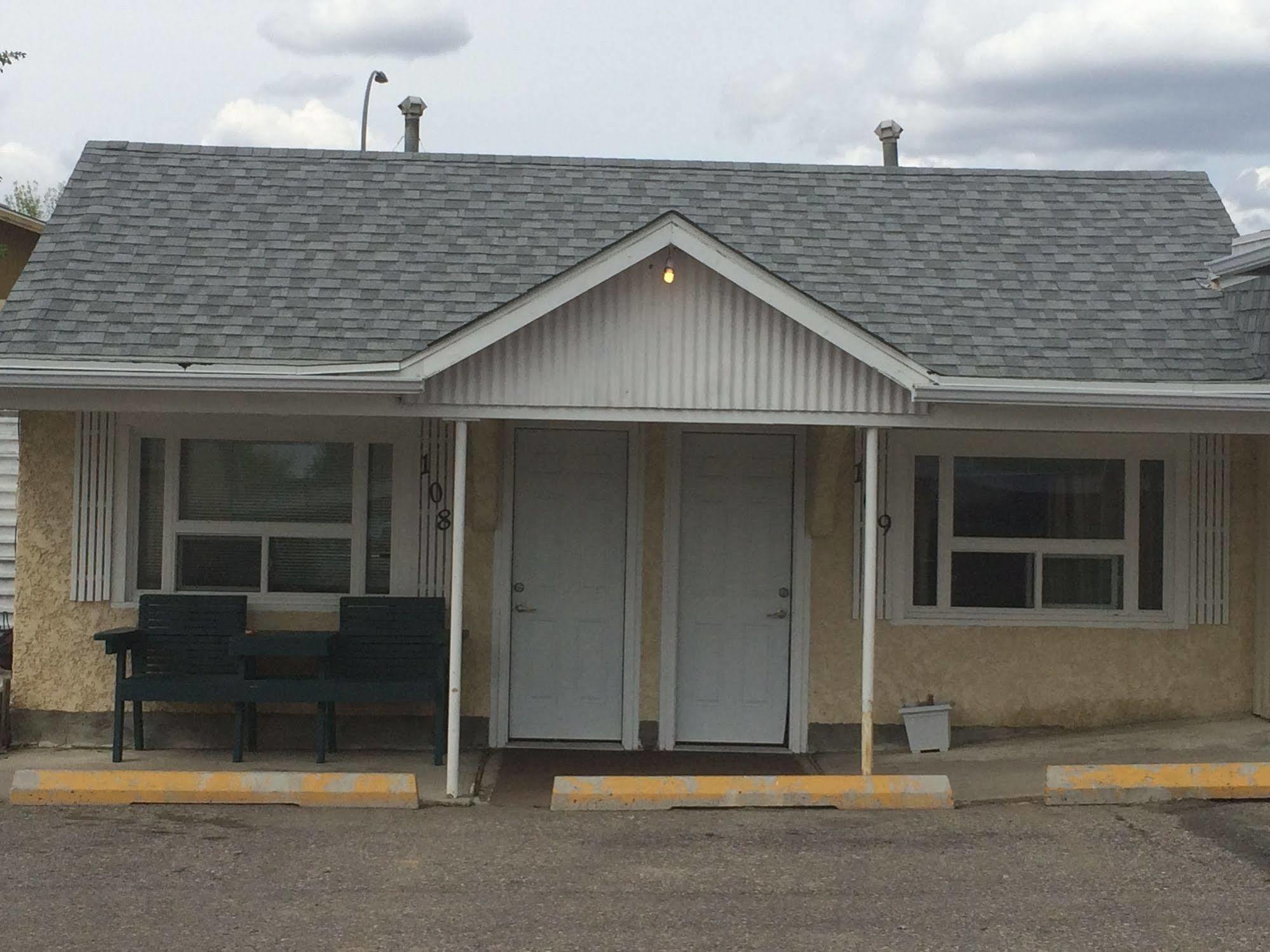 Fort Motel Fort Macleod Exterior photo